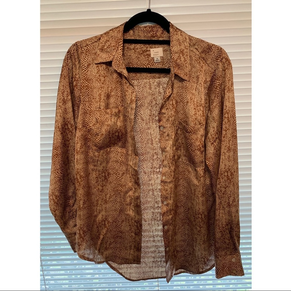 Long sleeve button up shirt. Brown dotted. Size M.